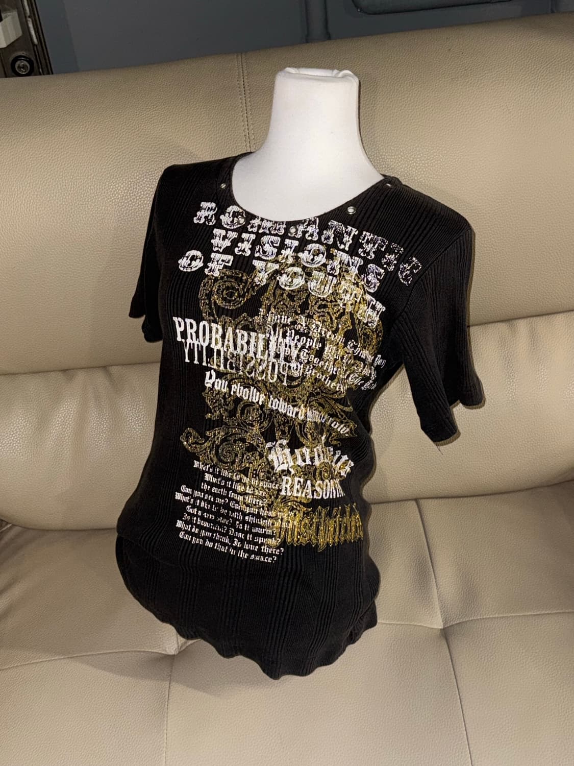 gothic printing & lettering eyelet top 상품이미지1