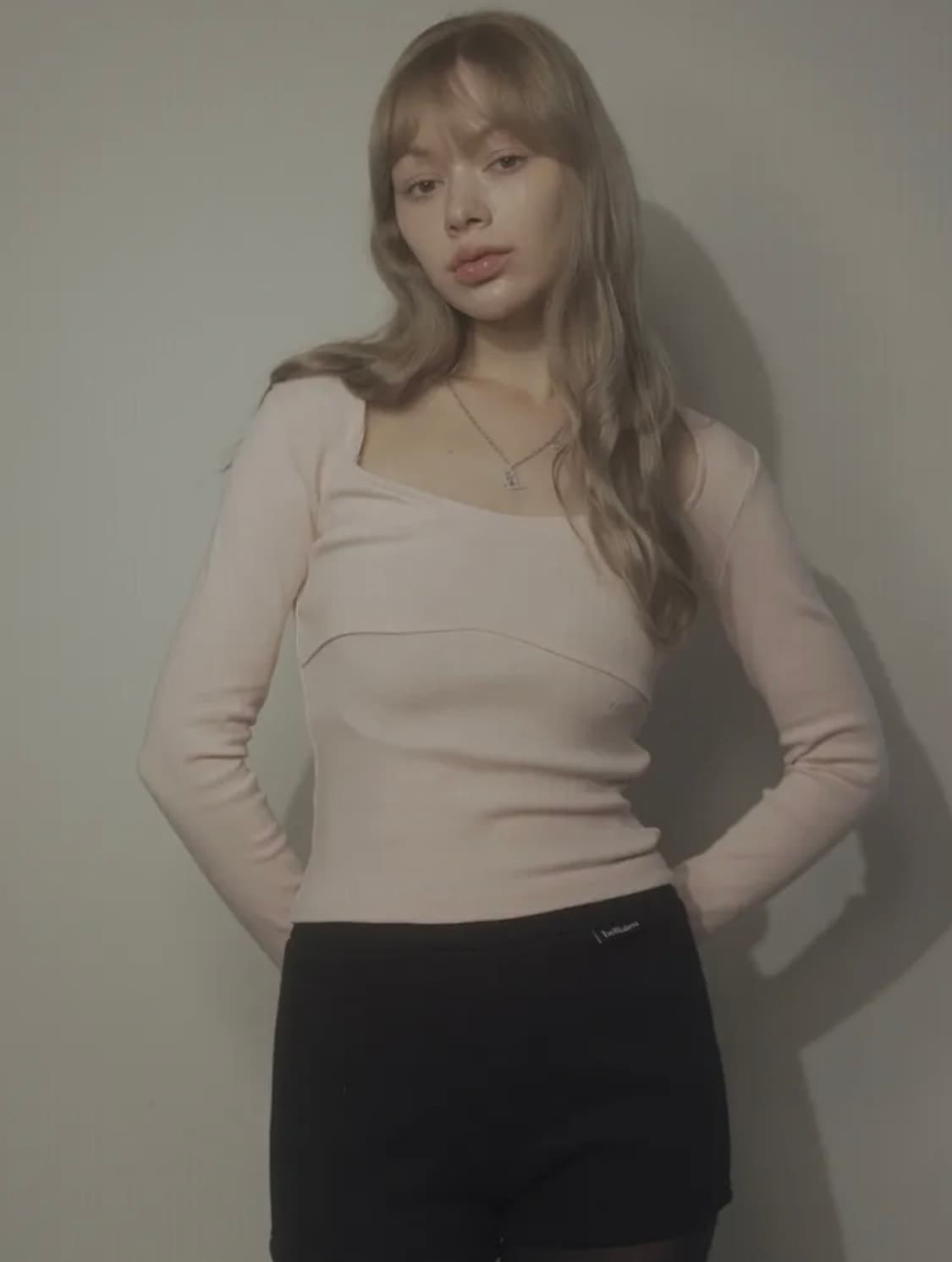 벨리아르 WAVE NECK LOGO TEE-PINK (시착 1회) 상품이미지2