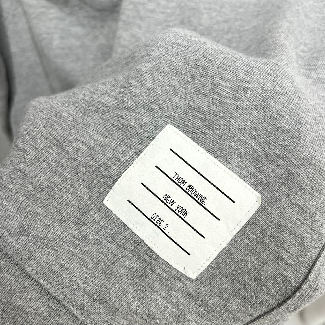 톰브라운 사선완장 맨투맨 그레이 (2사이즈) 상품이미지7