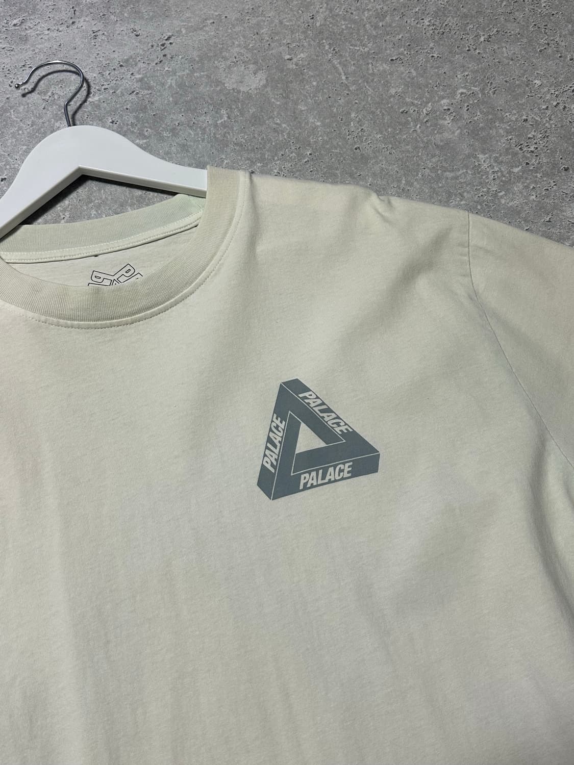 팔라스 빅로고 아이보리 반팔티 상품이미지4