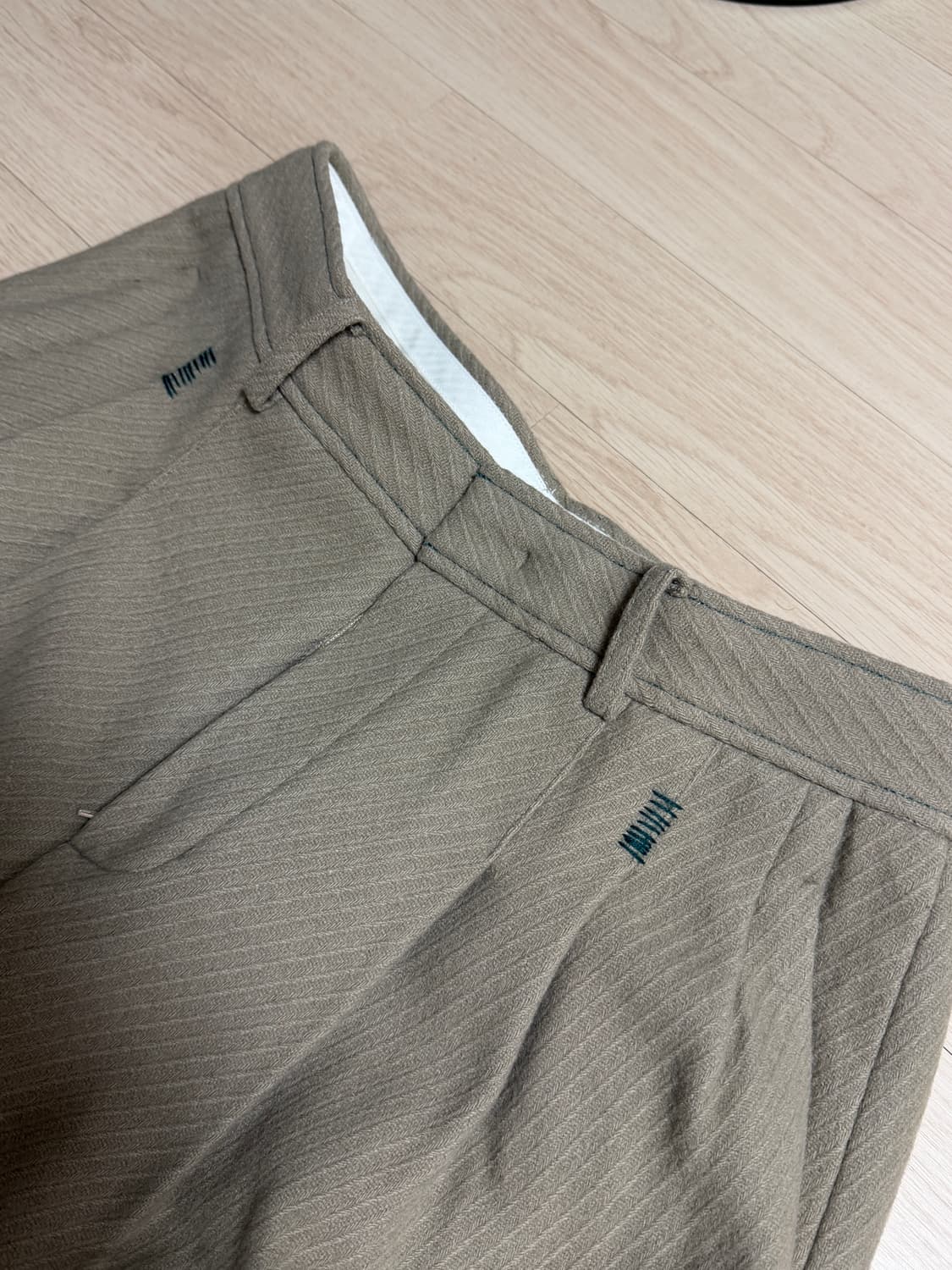 아더에러 슬랙스 베이지  상품이미지5