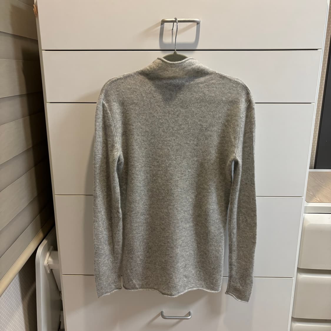 띠어리 Theory 캐시미어 100% 그레이 반목 니트 상품이미지6