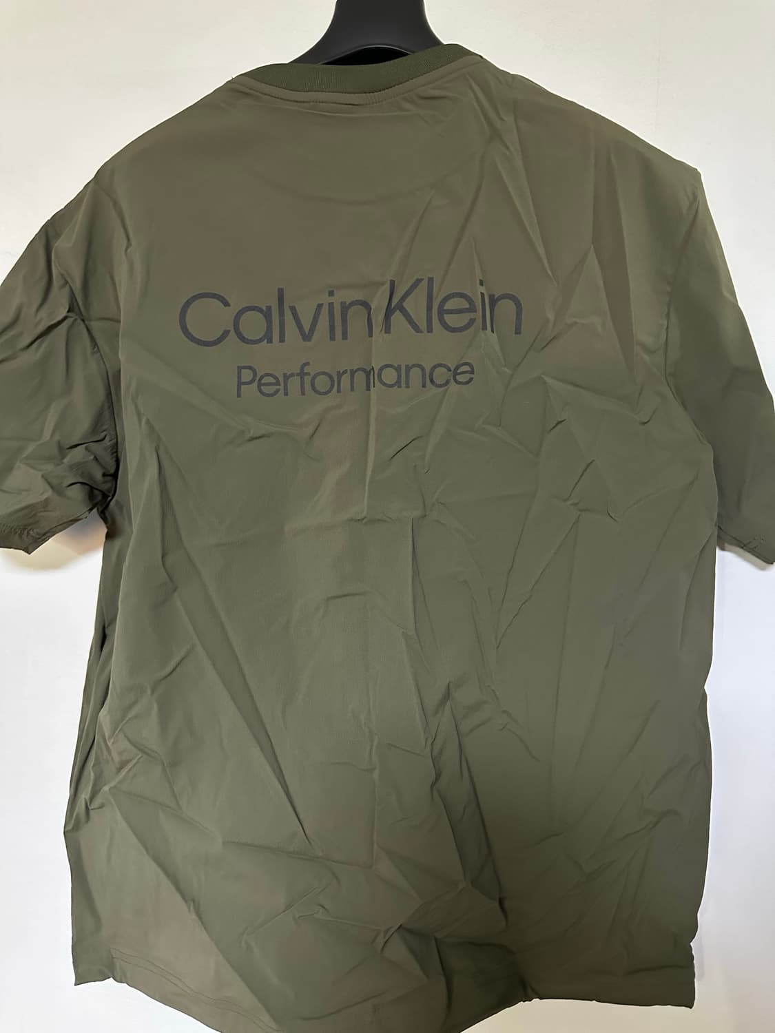 캘빈클라인 CK 카키색 반팔 티셔츠 상품이미지2