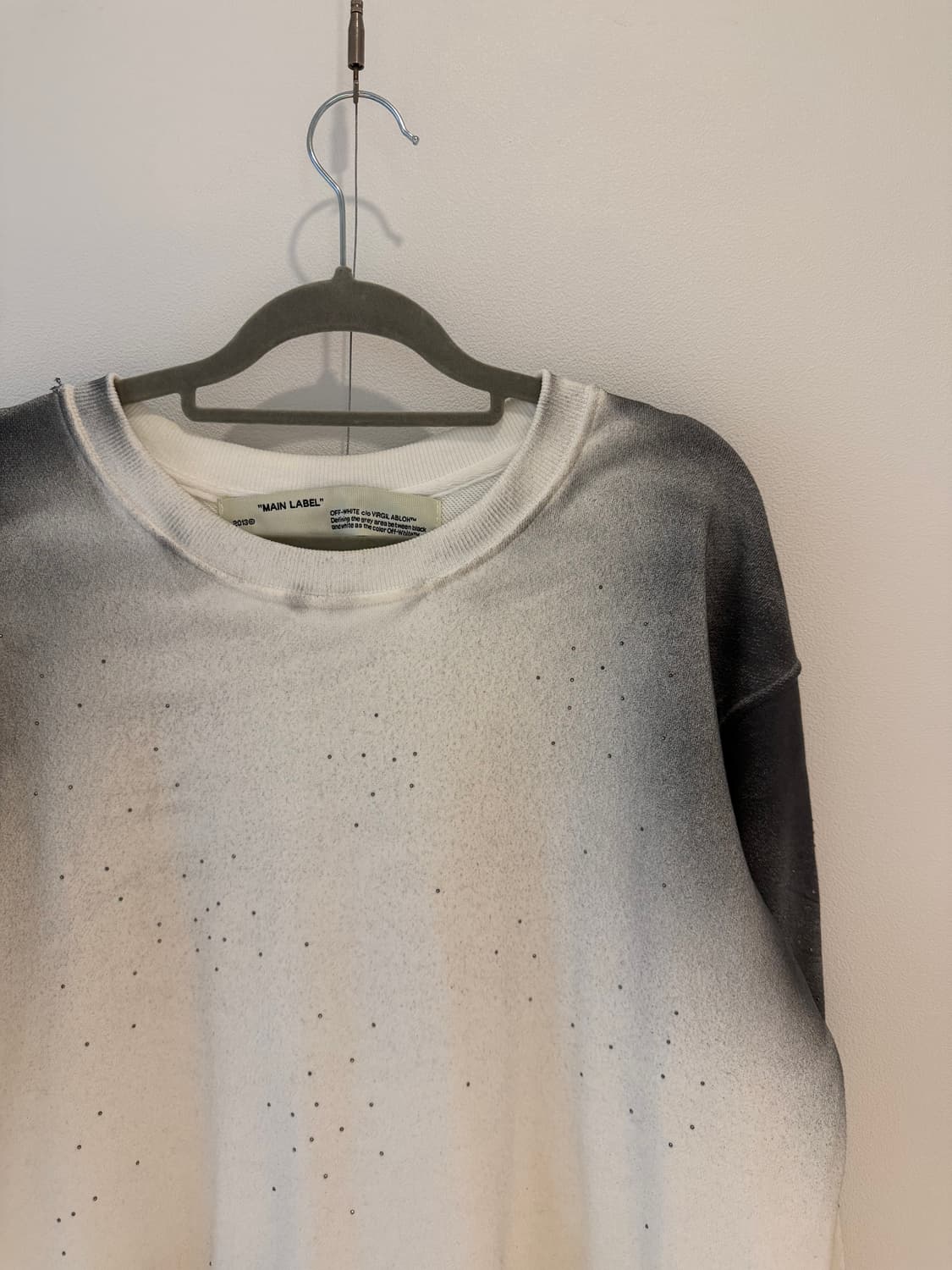 오프화이트 스프레이 에로우  맨투맨 상품이미지3