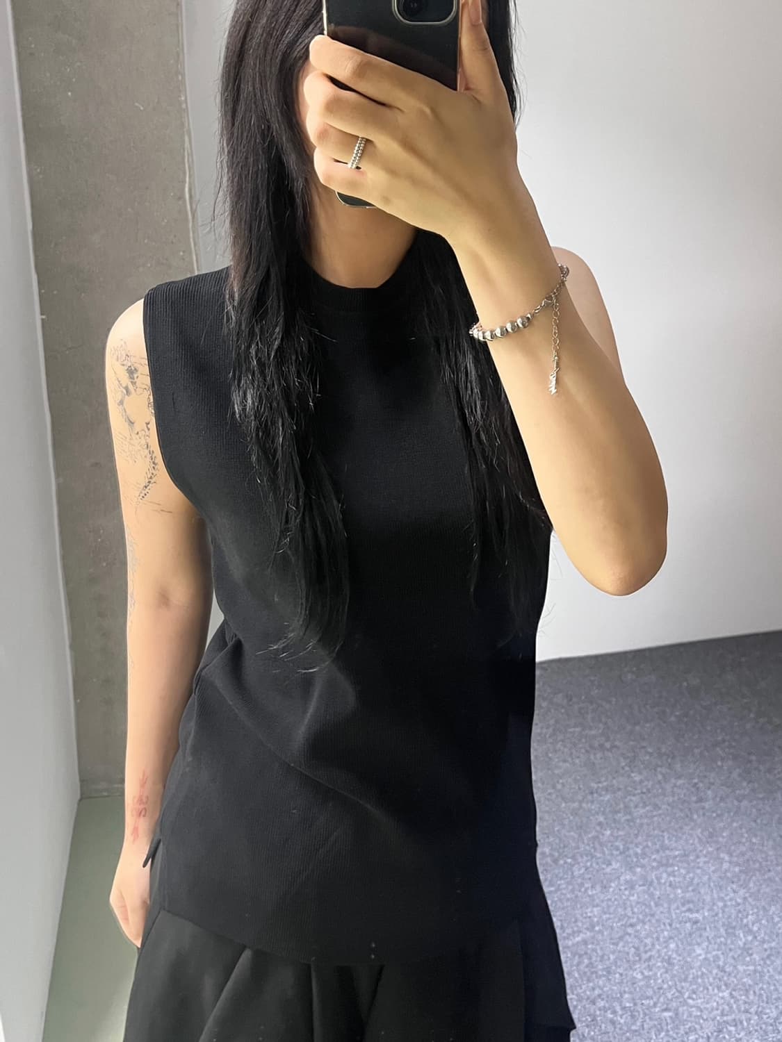 우영미 20f/w 스퀘어 로고 레이온 베스트 상품이미지3