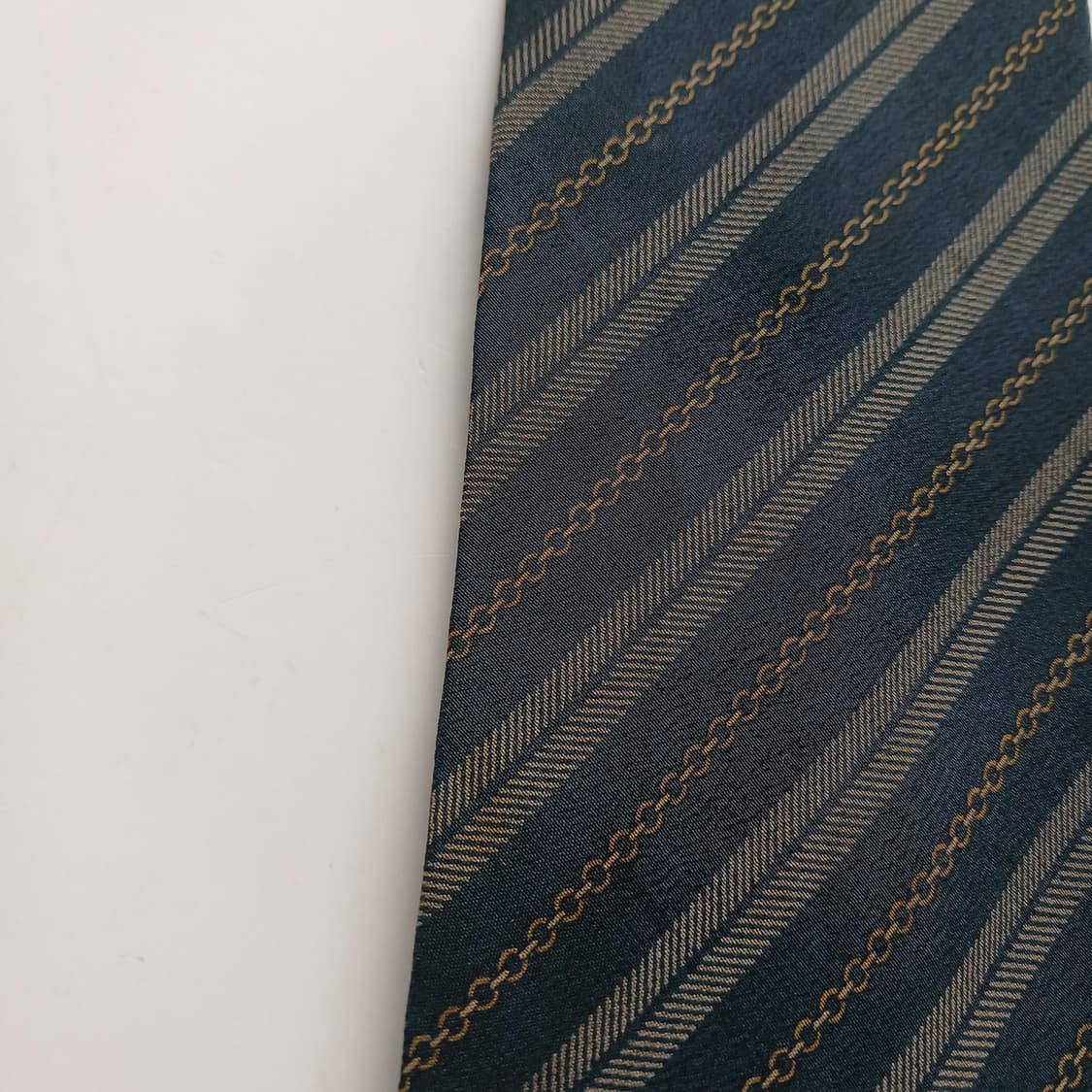 랑방 실크 네이비 스트라이프 넥타이 8.3cm B등급 A18540
 상품이미지7
