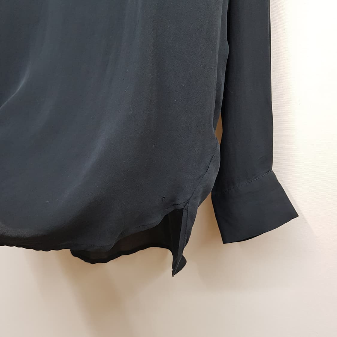 빈스 실크 100 미니멀 블라우스 XS사이즈 상품이미지5