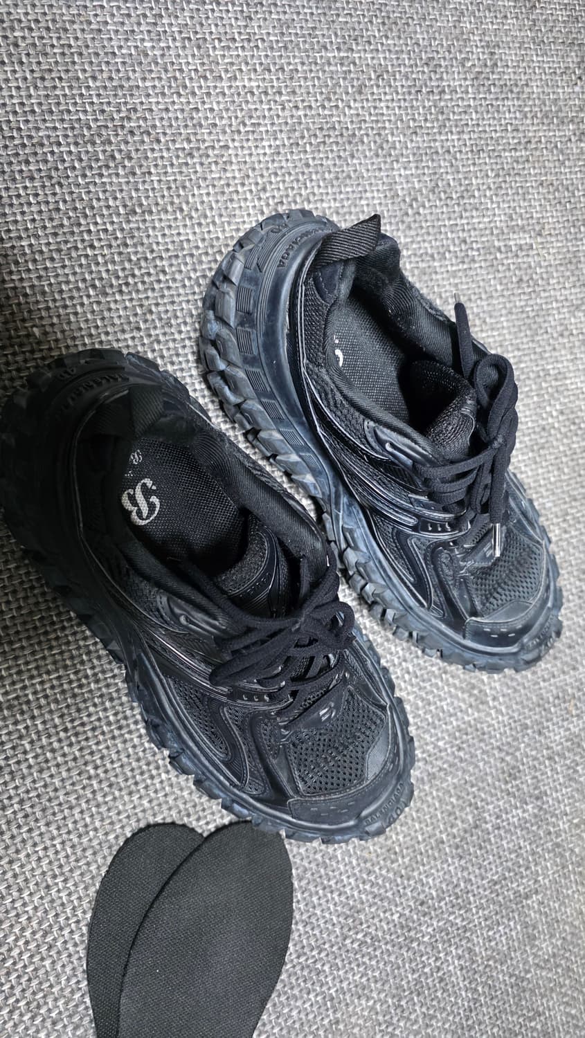 발렌시아가 디펜더 40사이즈 상품이미지2