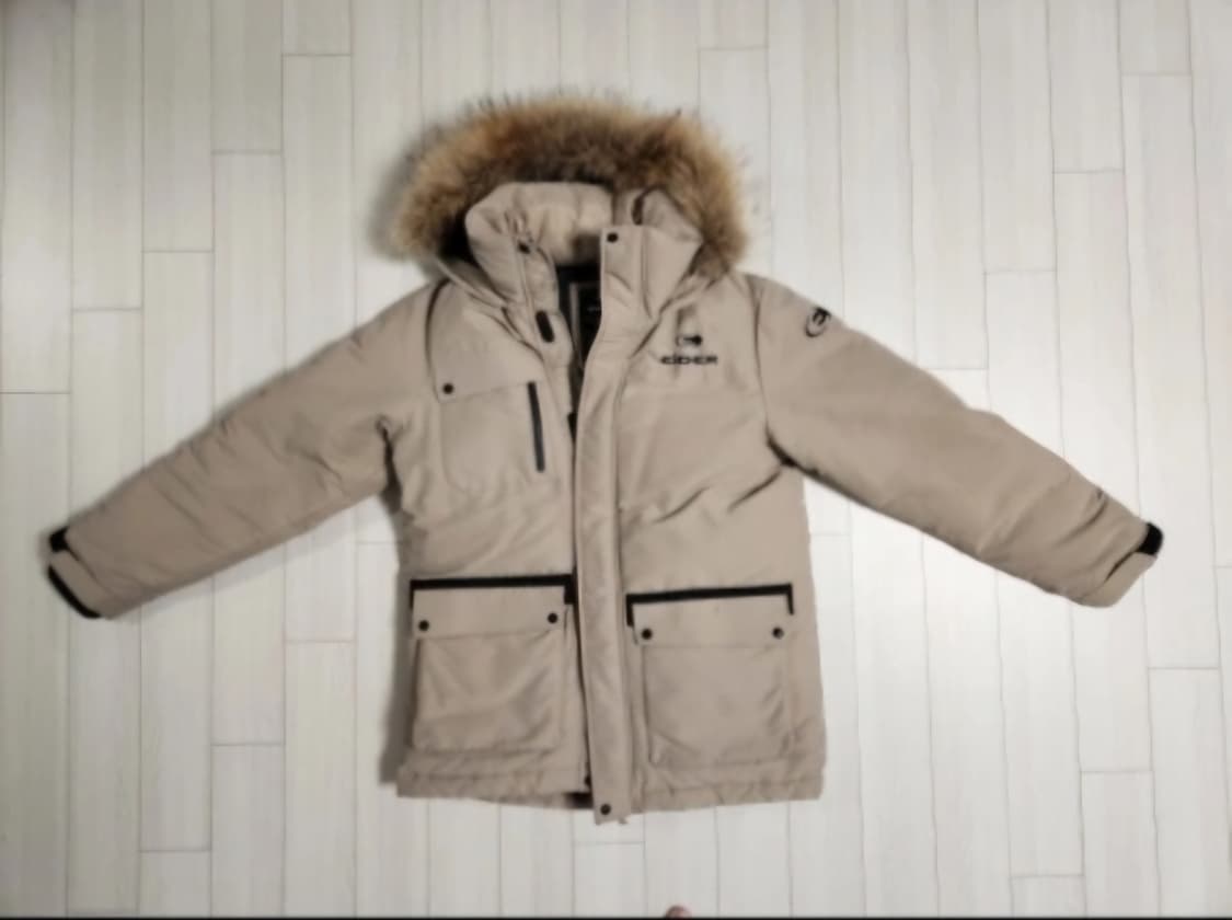 아이더 카라스 다운 패딩 점퍼 M

사용감외에 오염 하자 없이 깨끗해요
 상품이미지1