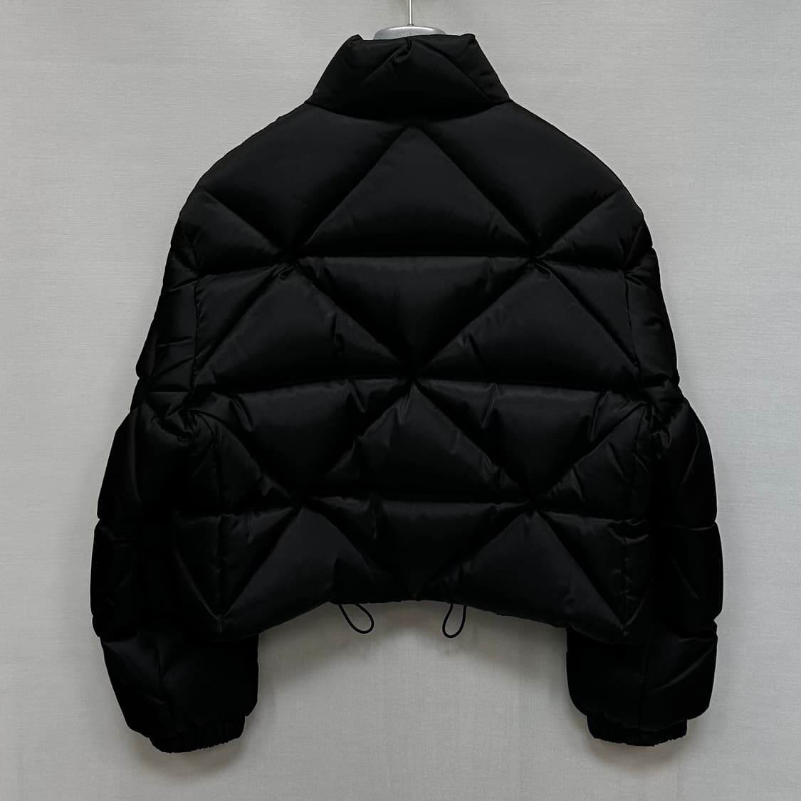 프라다 리나일론 개버딘 크롭 다운 자켓 ( 66 ) 상품이미지4