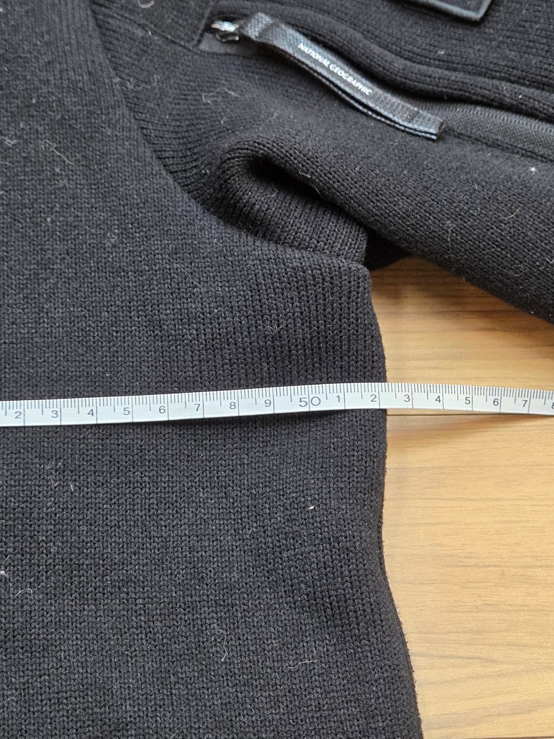 내셔널지오그래픽 남성 니트 풀집업 자켓입니다. 검정색상으로, 무난하게 코 상품이미지8