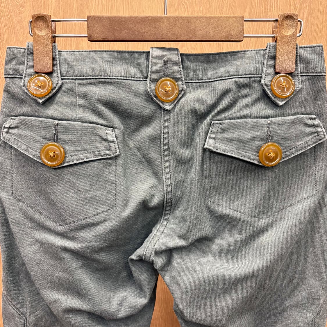 비비안 웨스트우드 레드 라벨 코튼 팬츠 밀리터리 버튼 스트랩 디테일 그린 상품이미지7