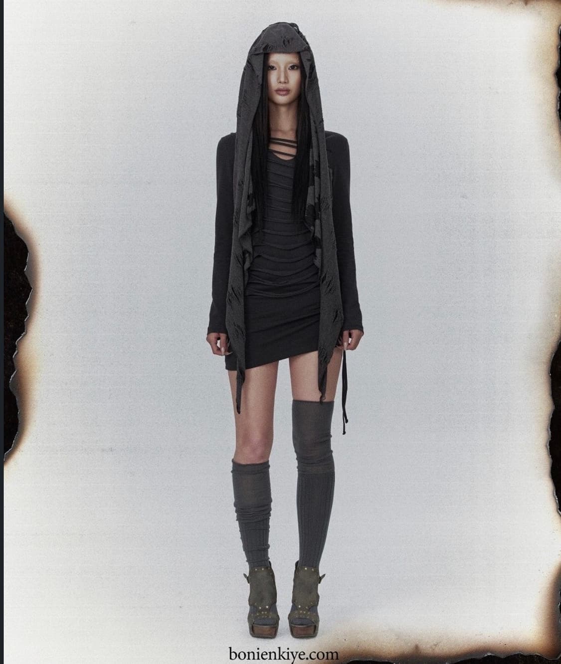 보니엔키예 후드 스카프 드레스 차콜 상품이미지1