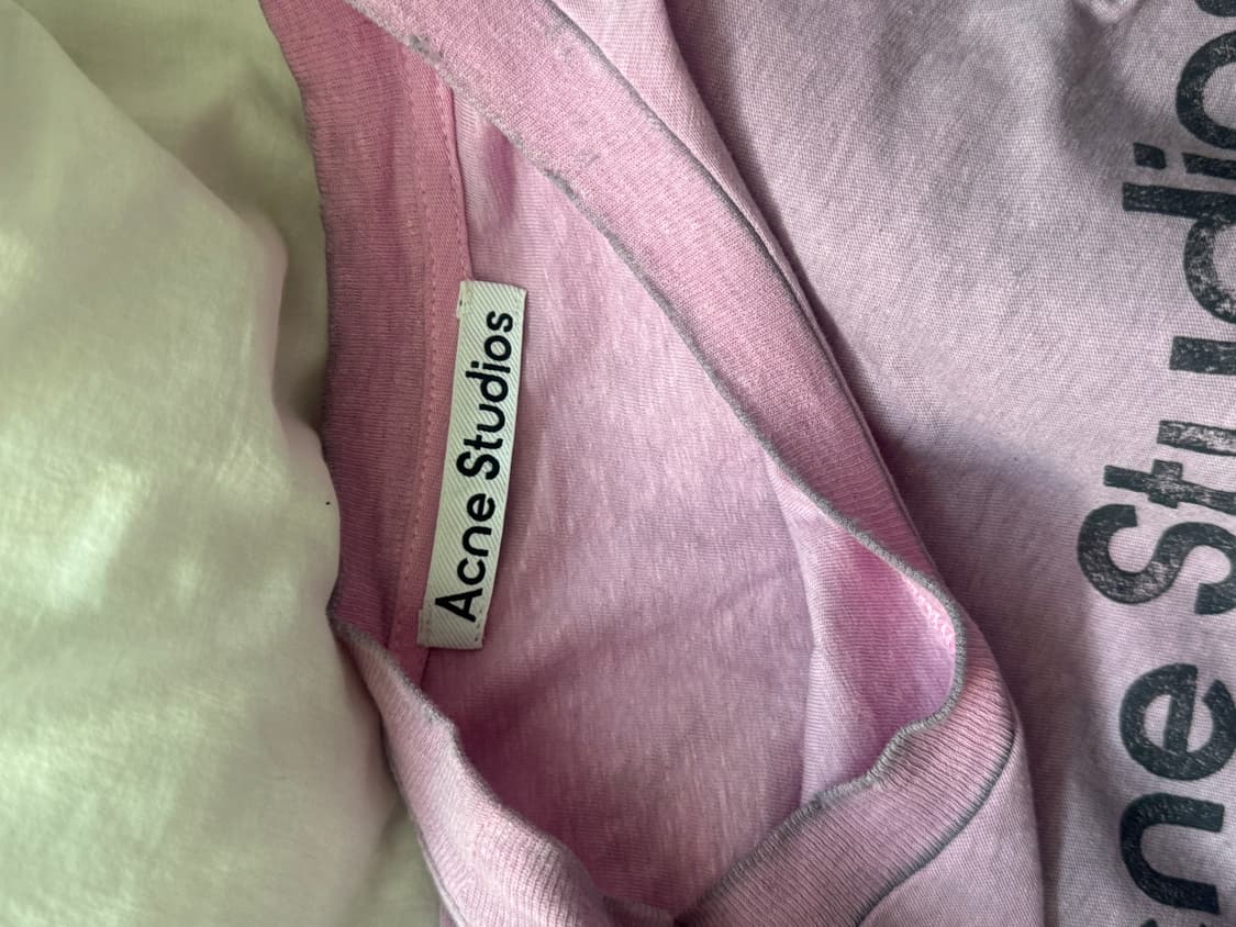 아크네스튜디오 스톡홀름 로고 프린트 핑크 티셔츠 상품이미지2