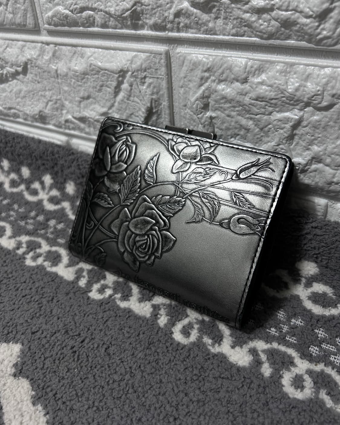 장폴고티에 메탈릭 실버 로즈 지갑 상품이미지2