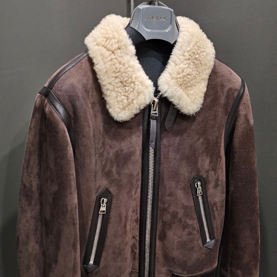 톰포드 시어링 브라운 레더 트리밍 무스탕 자켓 상품이미지4