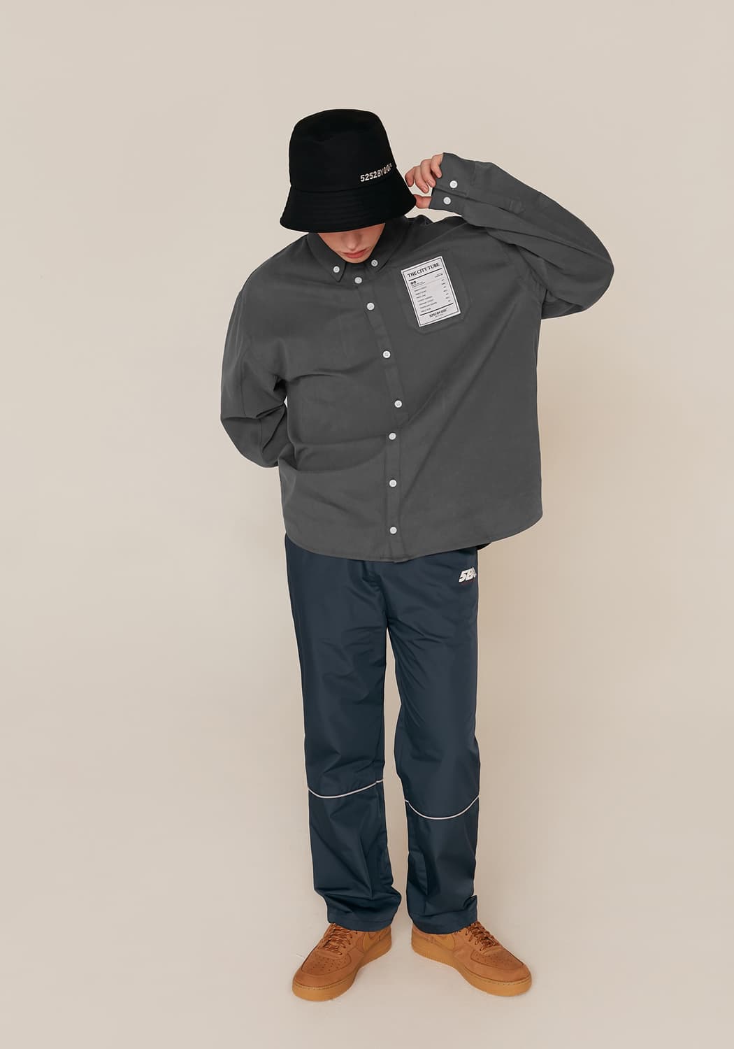 oioi 셔츠TAG LABEL PEACH SHIRTS [CHARCOAL] 상품이미지3