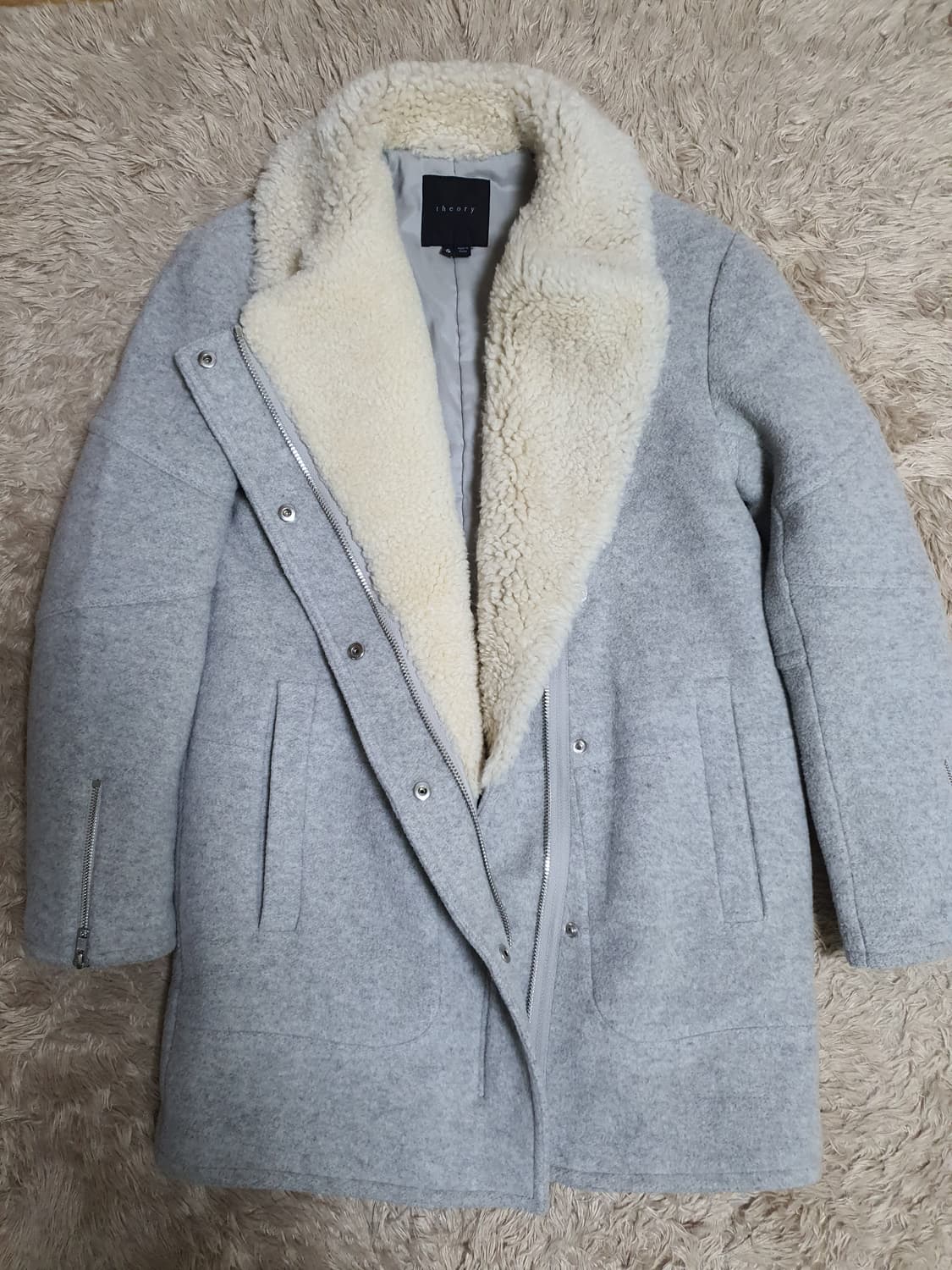 띠어리 겨울 자켓  상태 굿 사이즈 55까지 가능해요. 상품이미지3