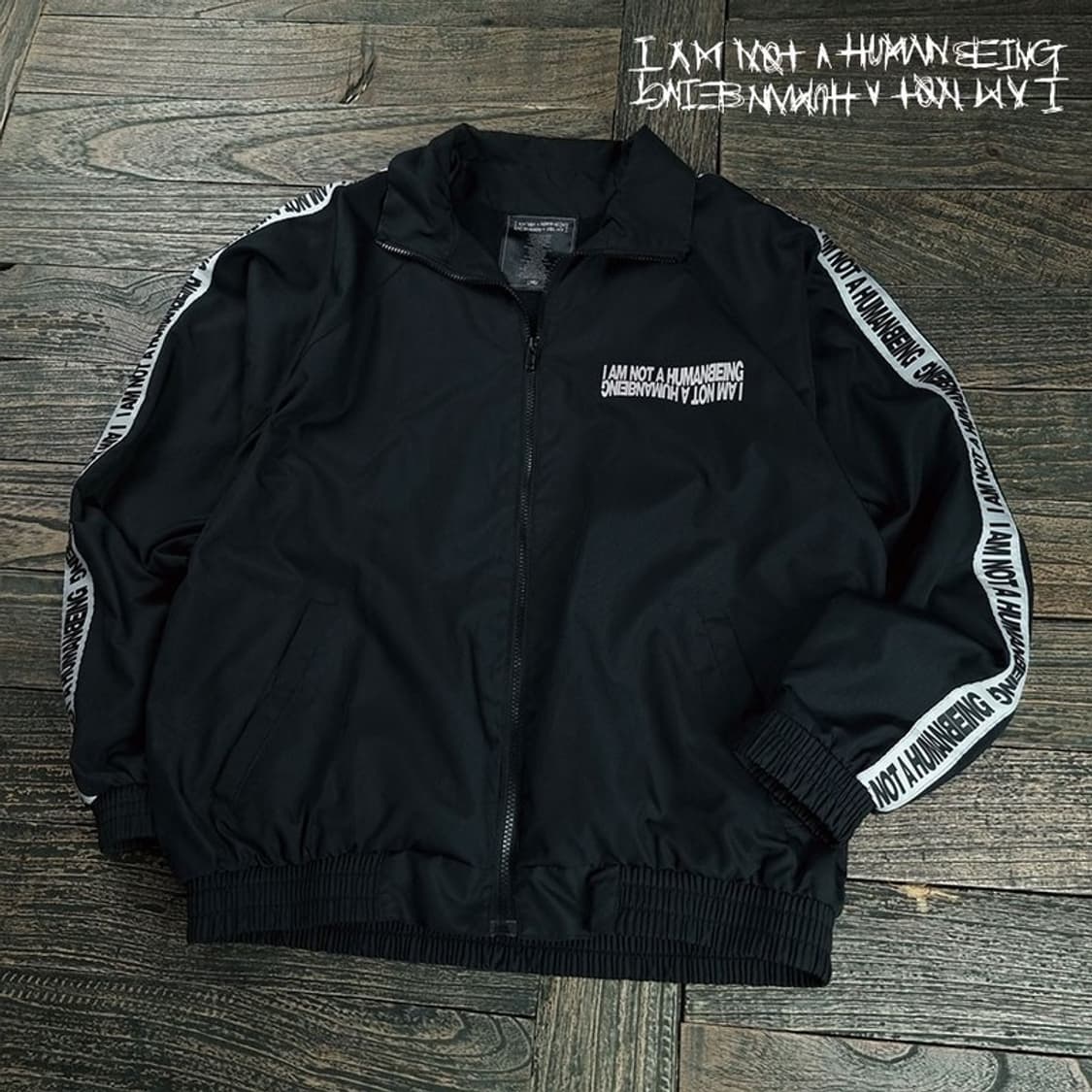 [아임낫어휴먼비잉] 프린팅 사이드 밴딩 오버핏 바람막이 자켓 M19268 상품이미지1