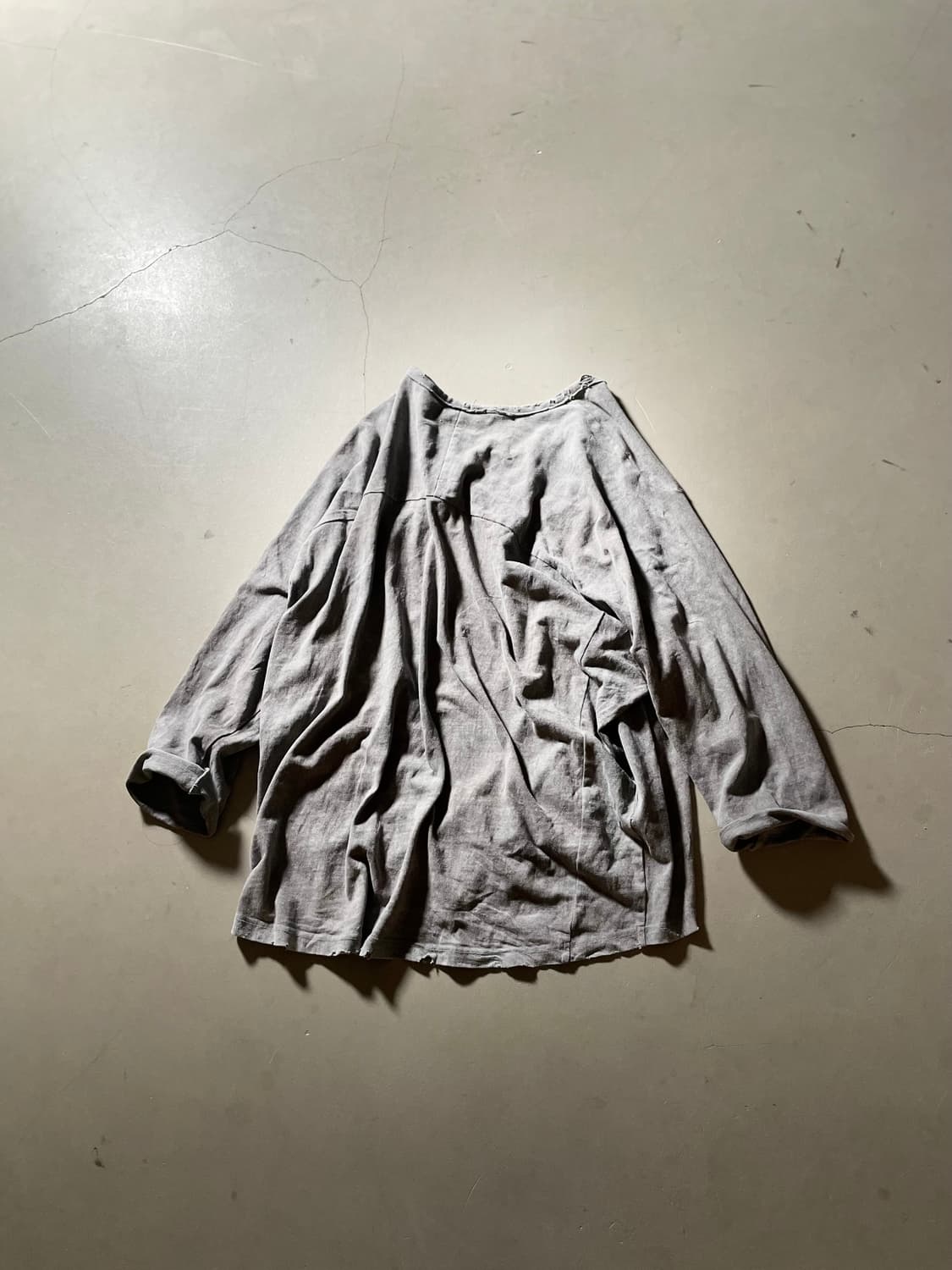  KZ Atelier Distressed Wide Sleeve Top 상품이미지4