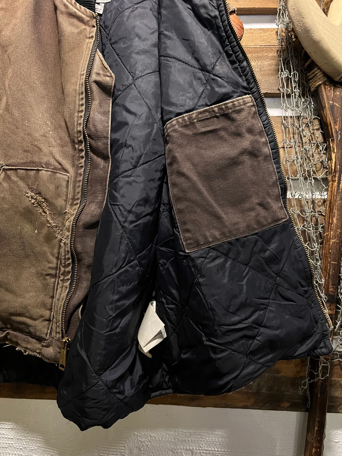 [M]칼하트 USA 빈티지 페인팅 쉐르파 라이닝 다크브라운 워크 베스트 상품이미지4