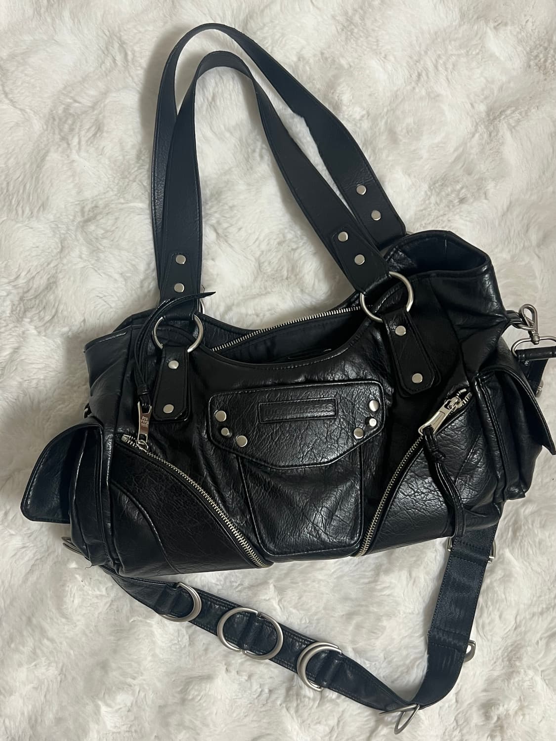 이우가마카라스 스터드 레더 숄더백 블랙(리뉴얼 전) 상품이미지4