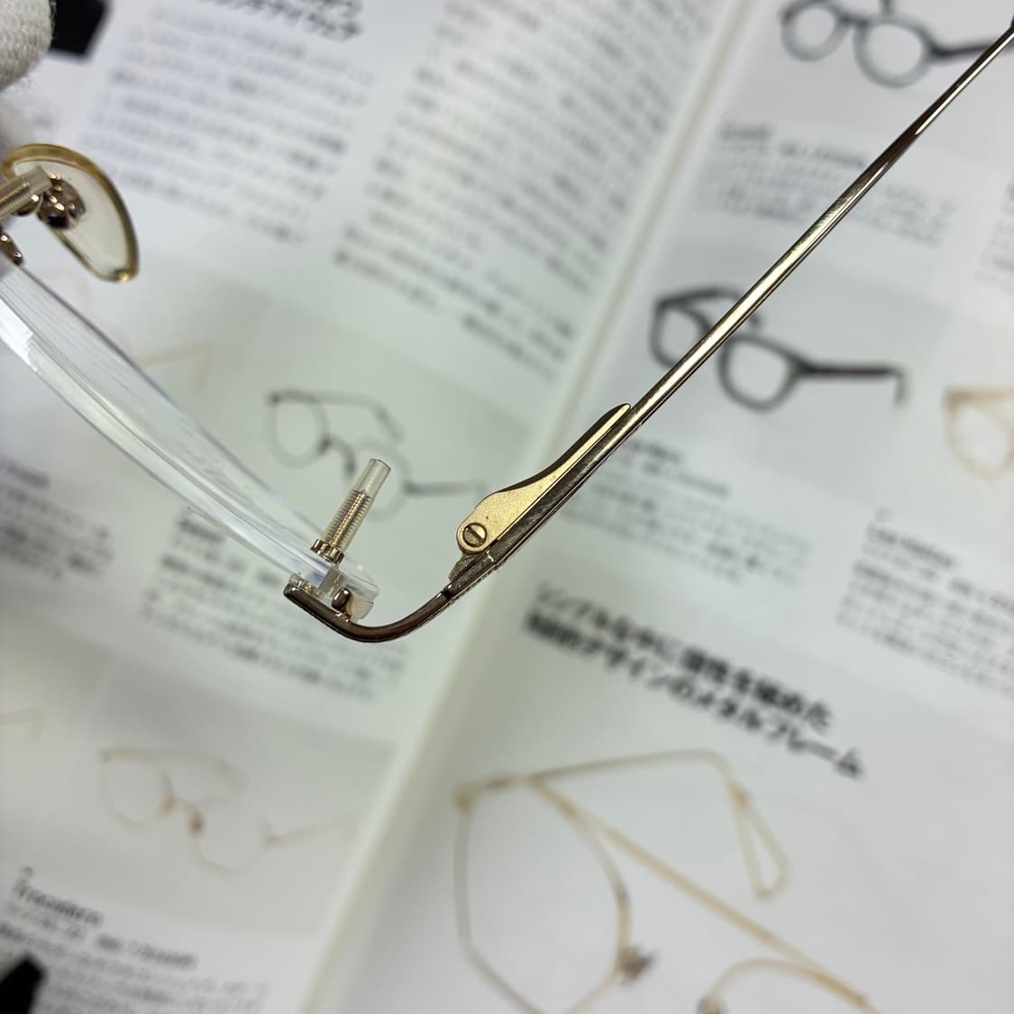 Louis Feraud Paris 루이 페로 골드 티타늄 무테 안경 상품이미지4