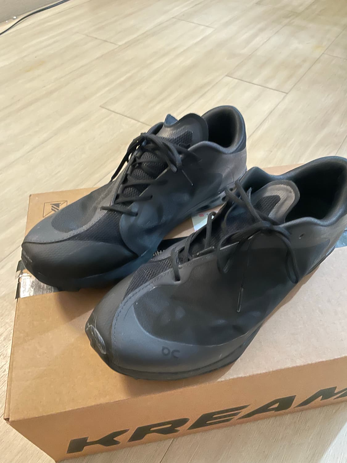 (265) 온 러닝 x 포스트아카이브팩션 파프 클라우드벤쳐 피크올블랙 상품이미지6