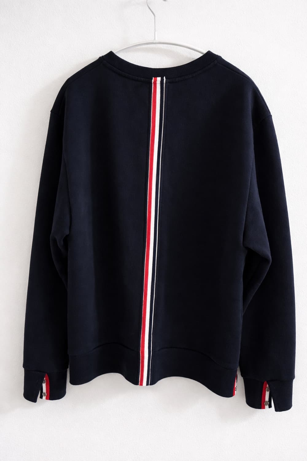 톰브라운 백삼선 맨투맨 네이비 4사이즈 정품 상품이미지1