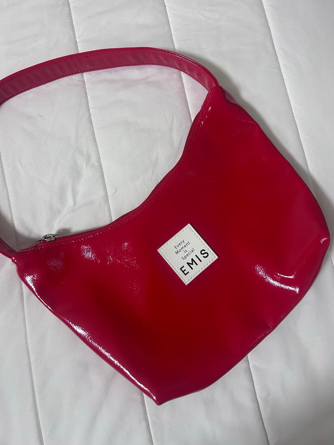 EMIS 이미스 에나멜 호보백 레드 새상품 팝니다! 상품이미지1