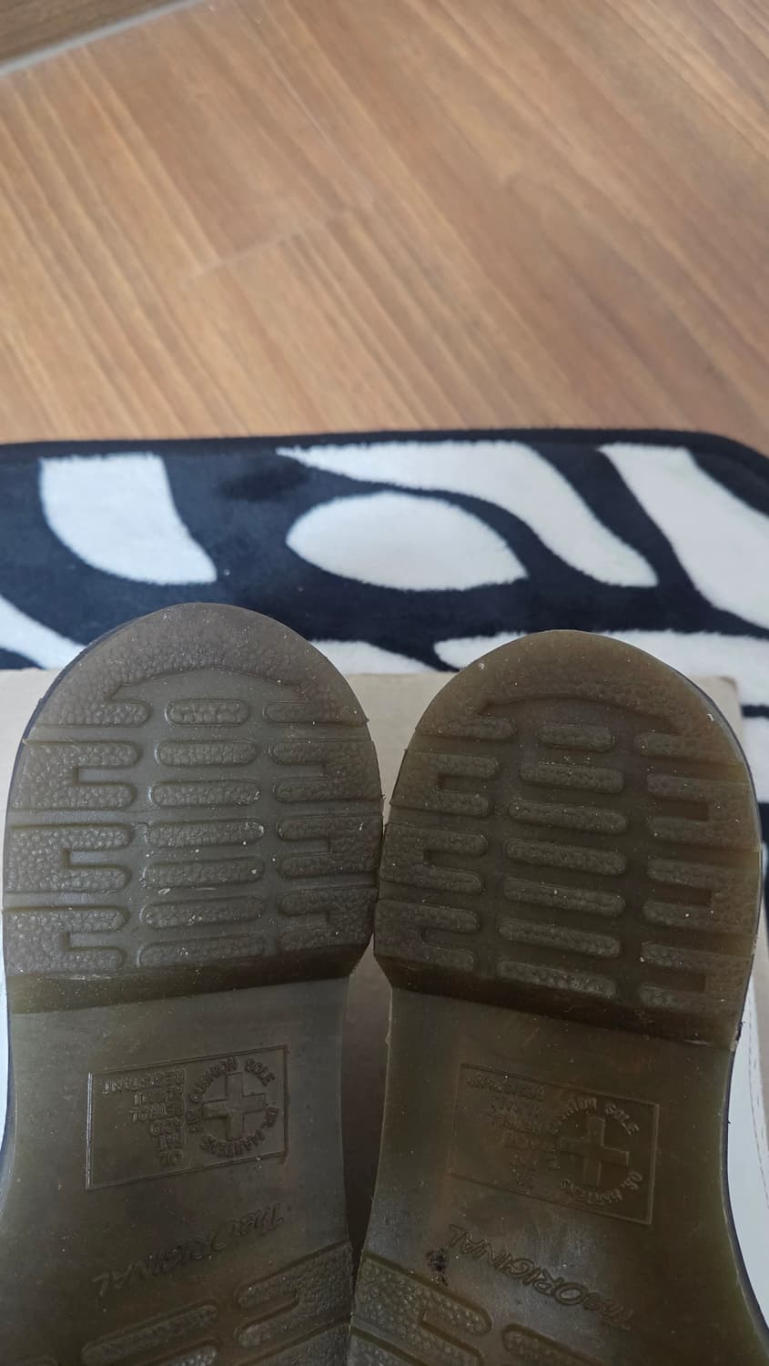 닥터마틴 윙팁 레더 화이트. 상품이미지5