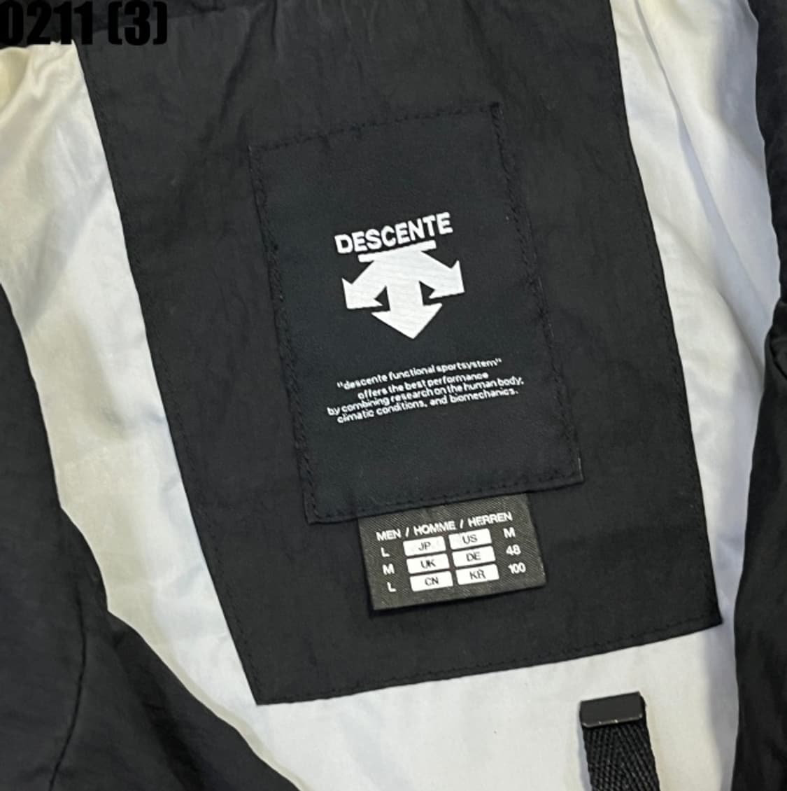 데상트 바람막이 자켓 상품이미지4