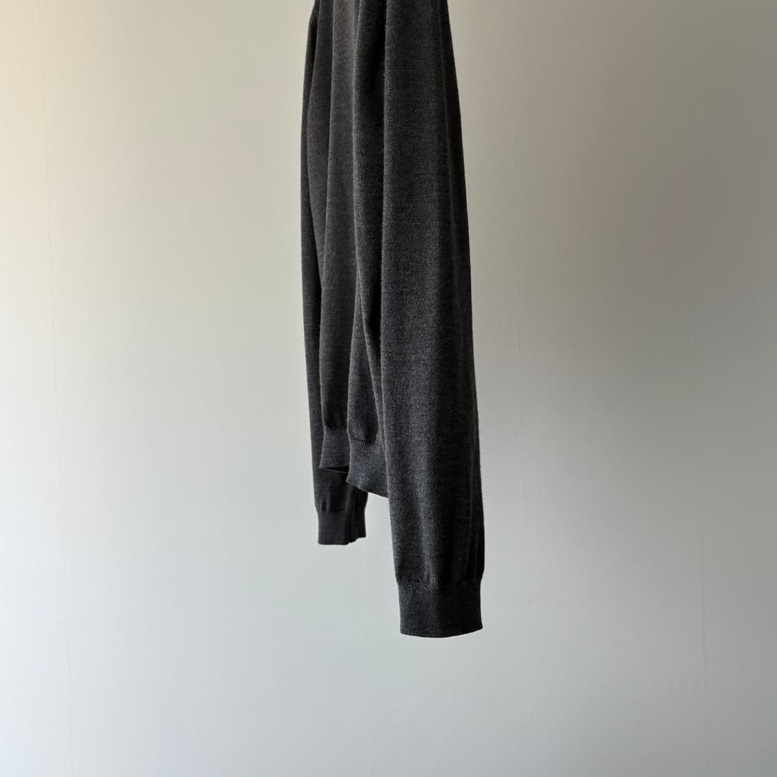  ▫️Boss V-Neck Wool Knit 상품이미지6