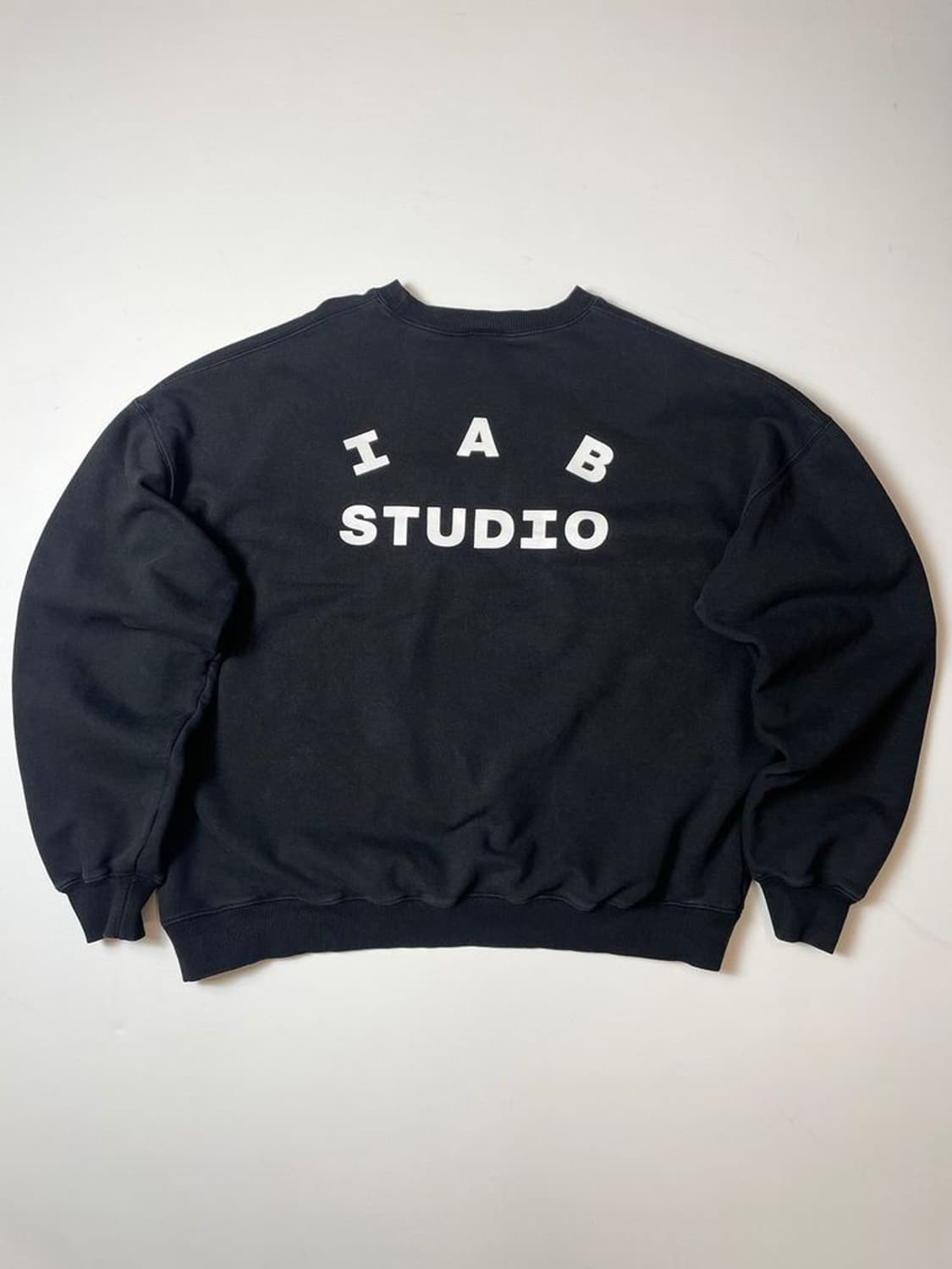 아이앱스튜디오 시그니처 스웻 크루넥 맨투맨 PN9446 상품이미지1