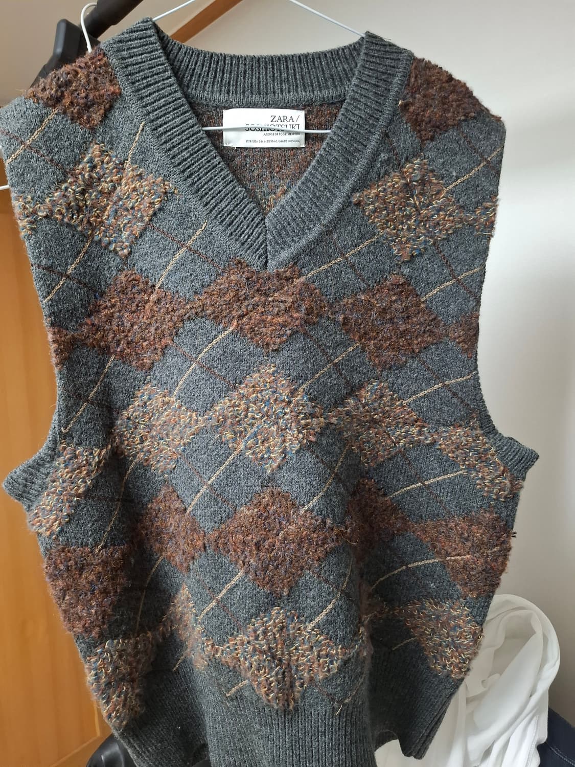 자라 소시오츠키 아가일 브이넥 상품이미지1