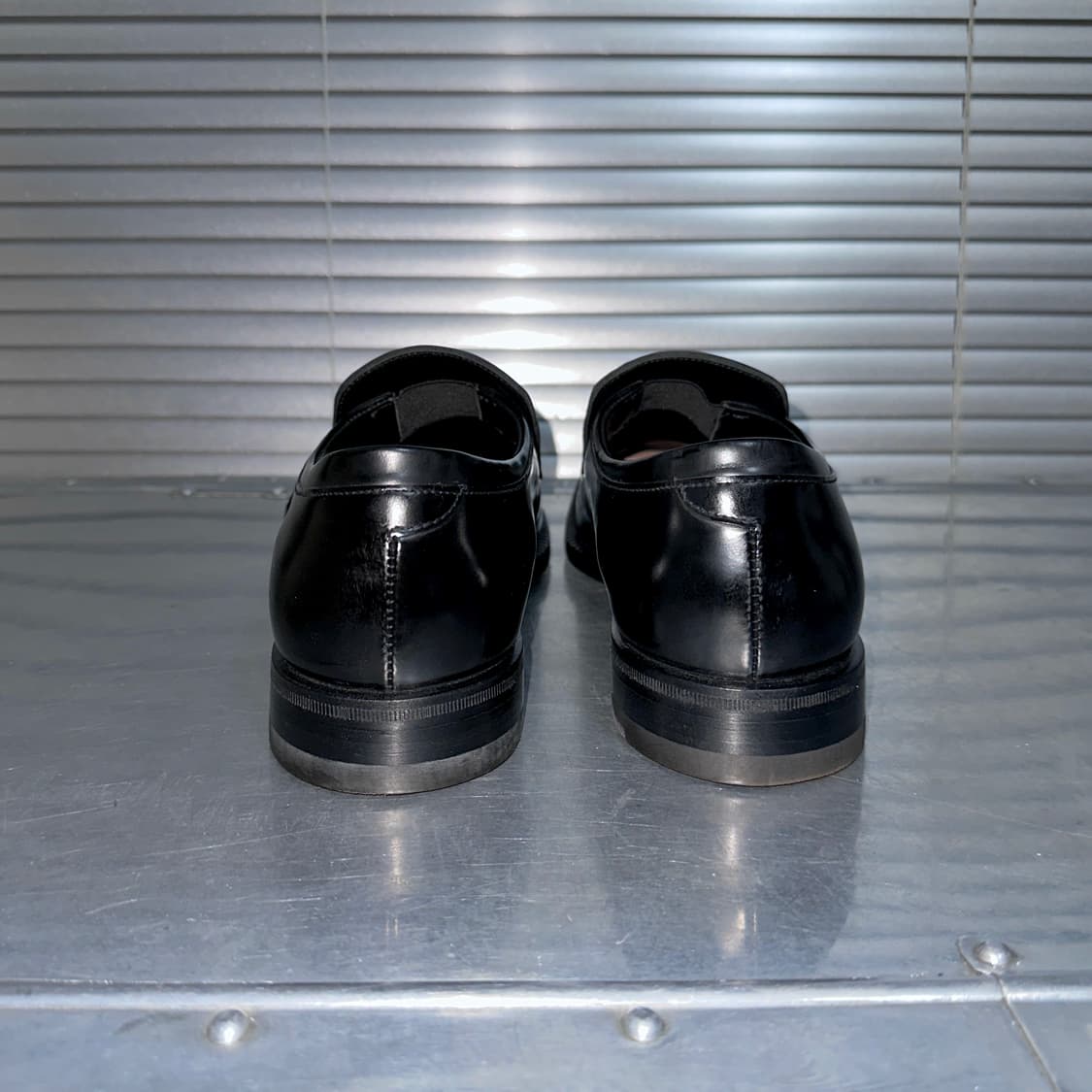 블랙 프라다 스퀘어 토 가죽 로퍼 상품이미지5