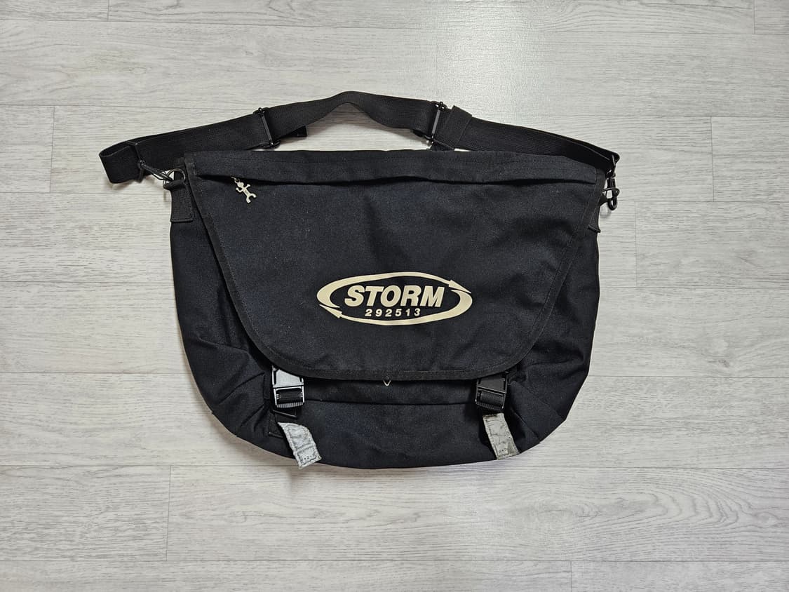 292513 스톰 크로스백 상품이미지1