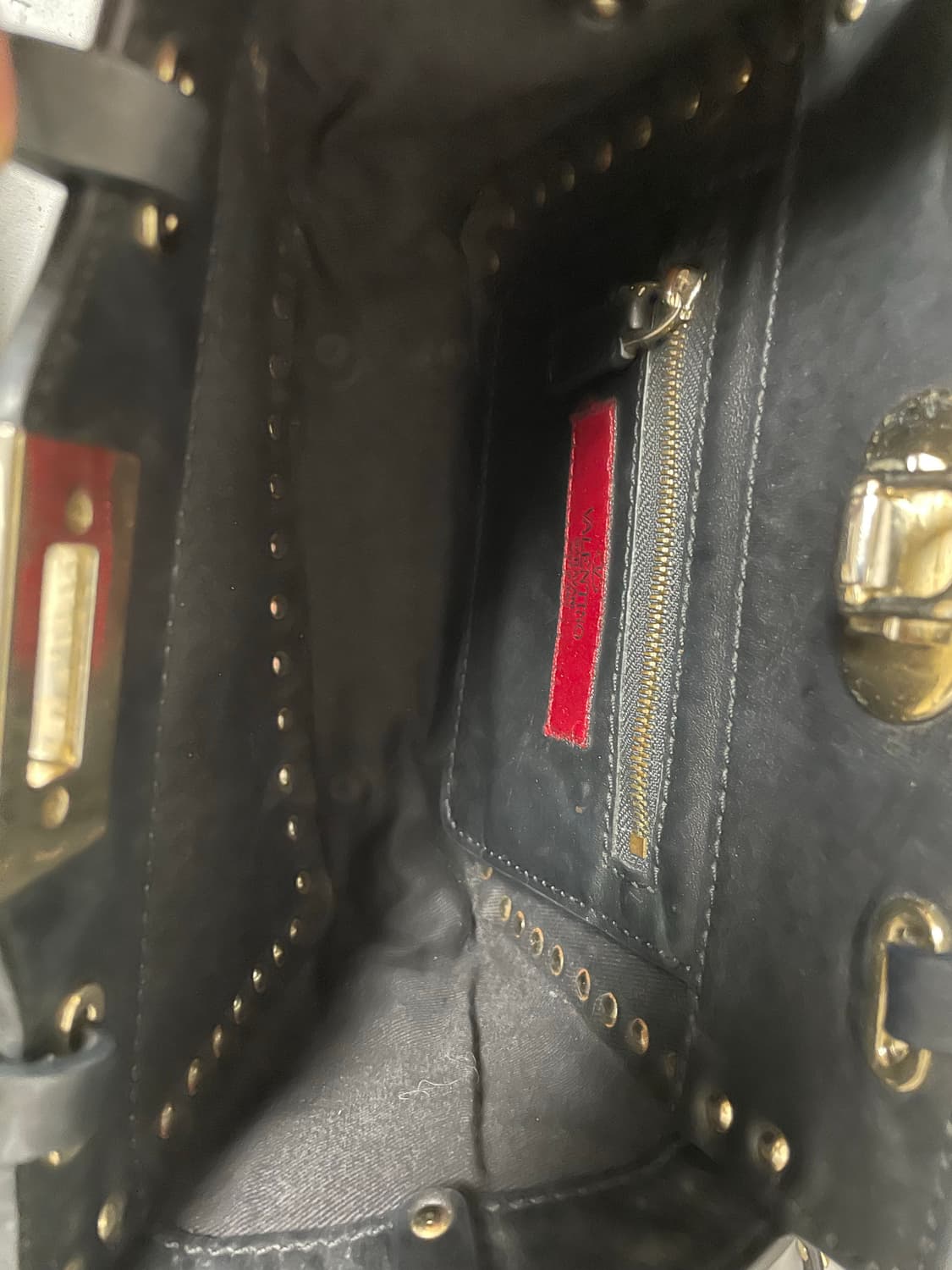 발렌티노 락스터드 블랙 미니 토트백 정품 상품이미지5