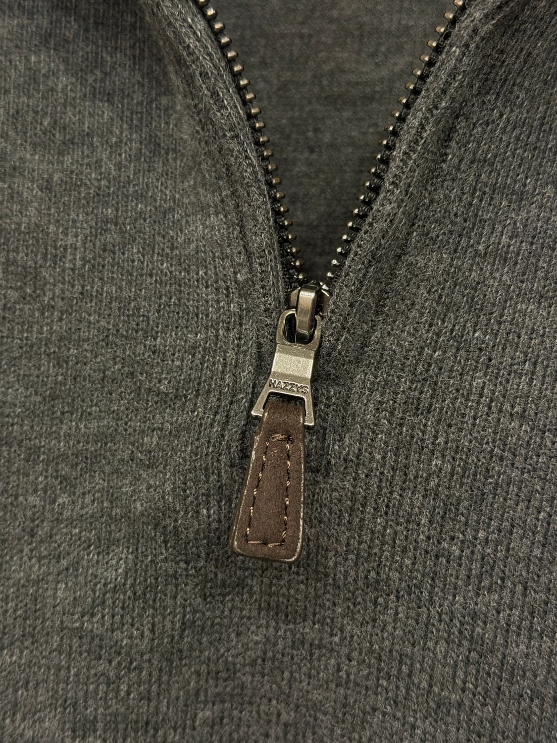 헤지스 하프집업 니트 110 다크그레이 상품이미지4