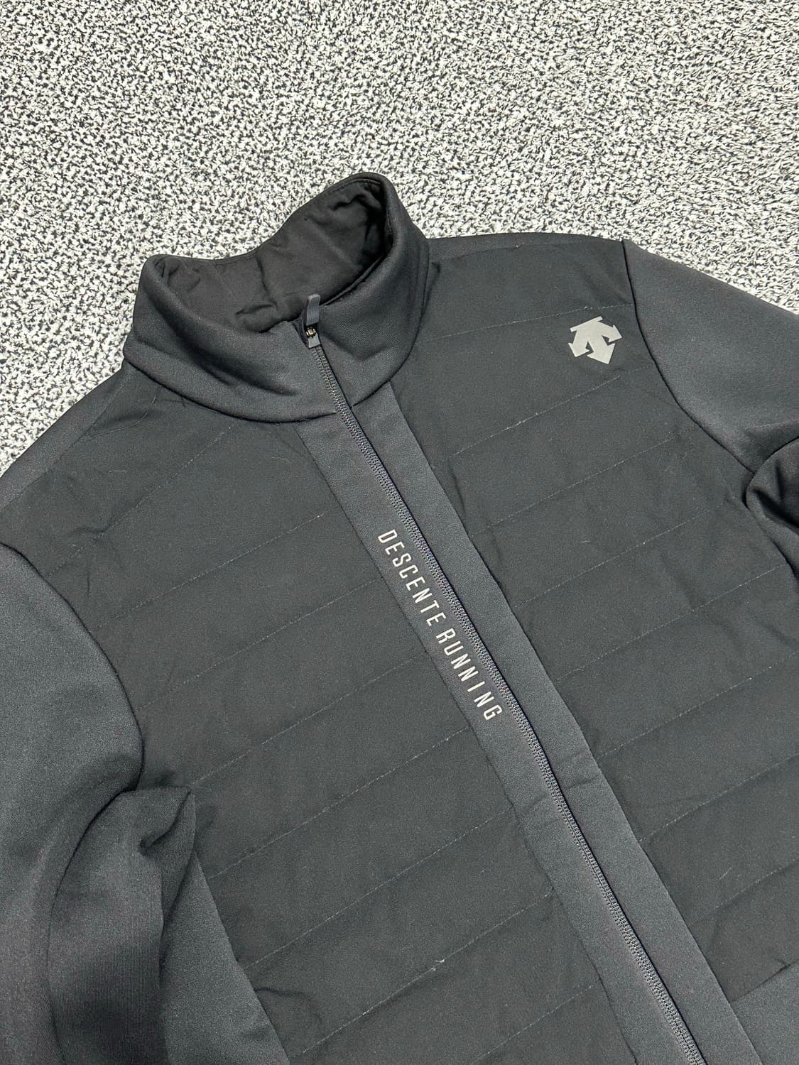 데상트 덕다운 블랙경량패딩자켓 상품이미지2