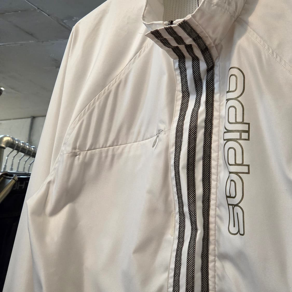 아디다스 올드스쿨 화이트 포인트 바람막이 상품이미지3