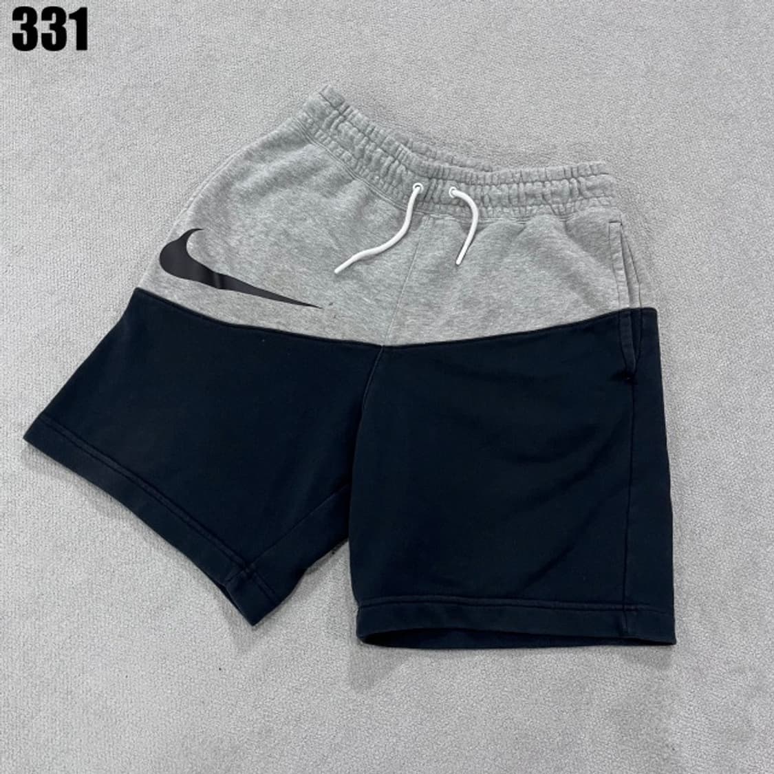 나이키 스우시 반바지 회색/검정  상품이미지1