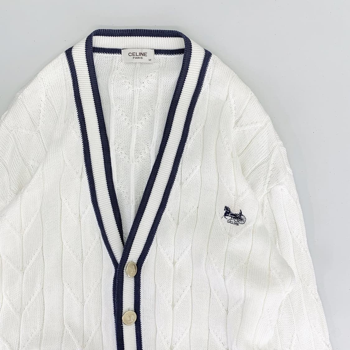 셀린느 화이트 로고 울 트위스트 니트 가디건 상품이미지1