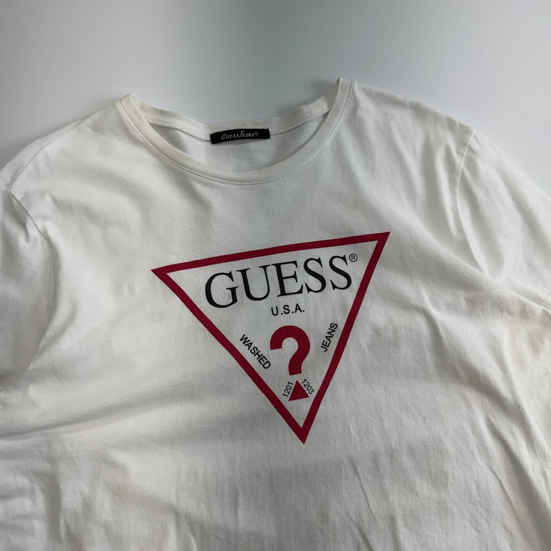 Guess 게스 삼각로고 화이트 반팔 상품이미지4
