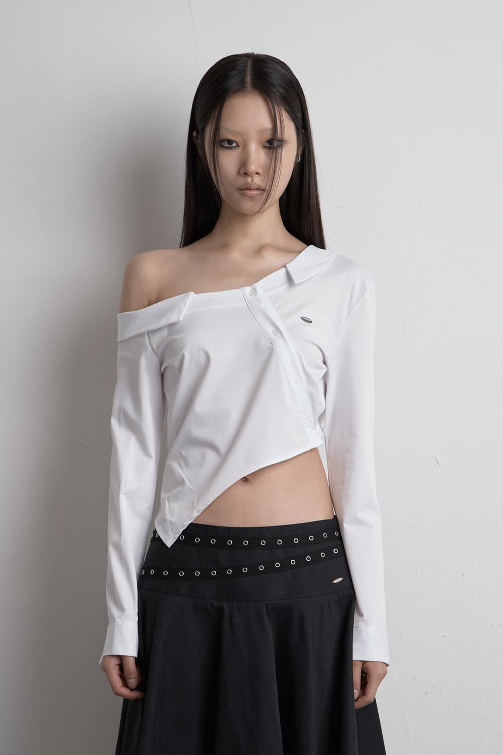 시너진 FLOW UNBALANCED CROP SHIRT WHITE 상품이미지1