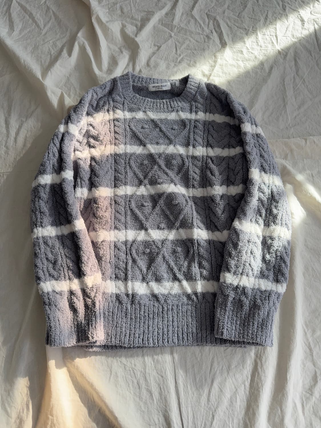 젤라또피케 그레이 아방 꽈베기 폼폼 단가라 니트 상품이미지1