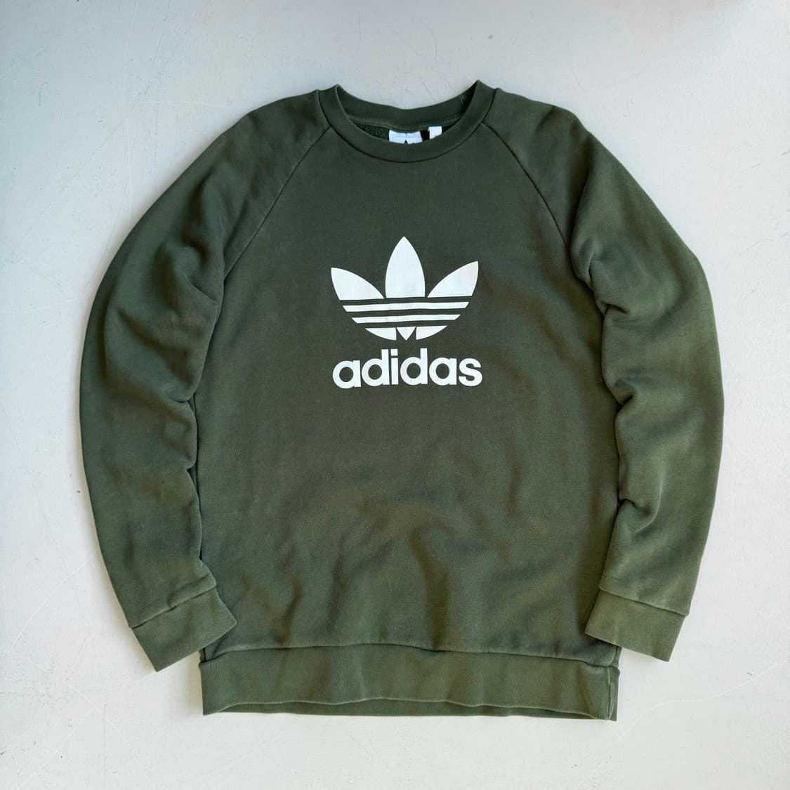 아디다스 신형 파이어버드 맨투맨 카키 상품이미지2