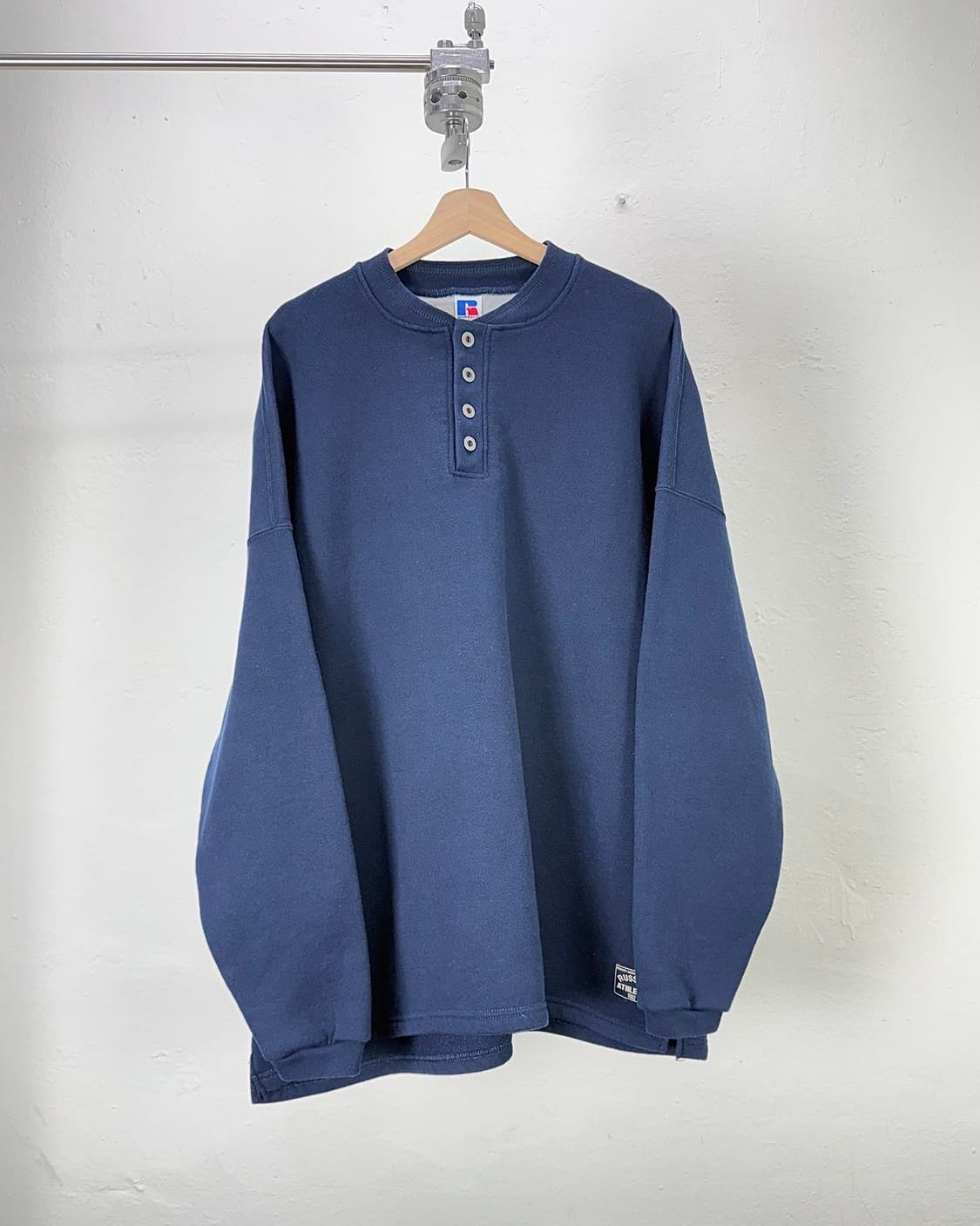 러셀 애슬레틱 90s 딥 네이비 헨리넥 스웨트 셔츠 상품이미지1