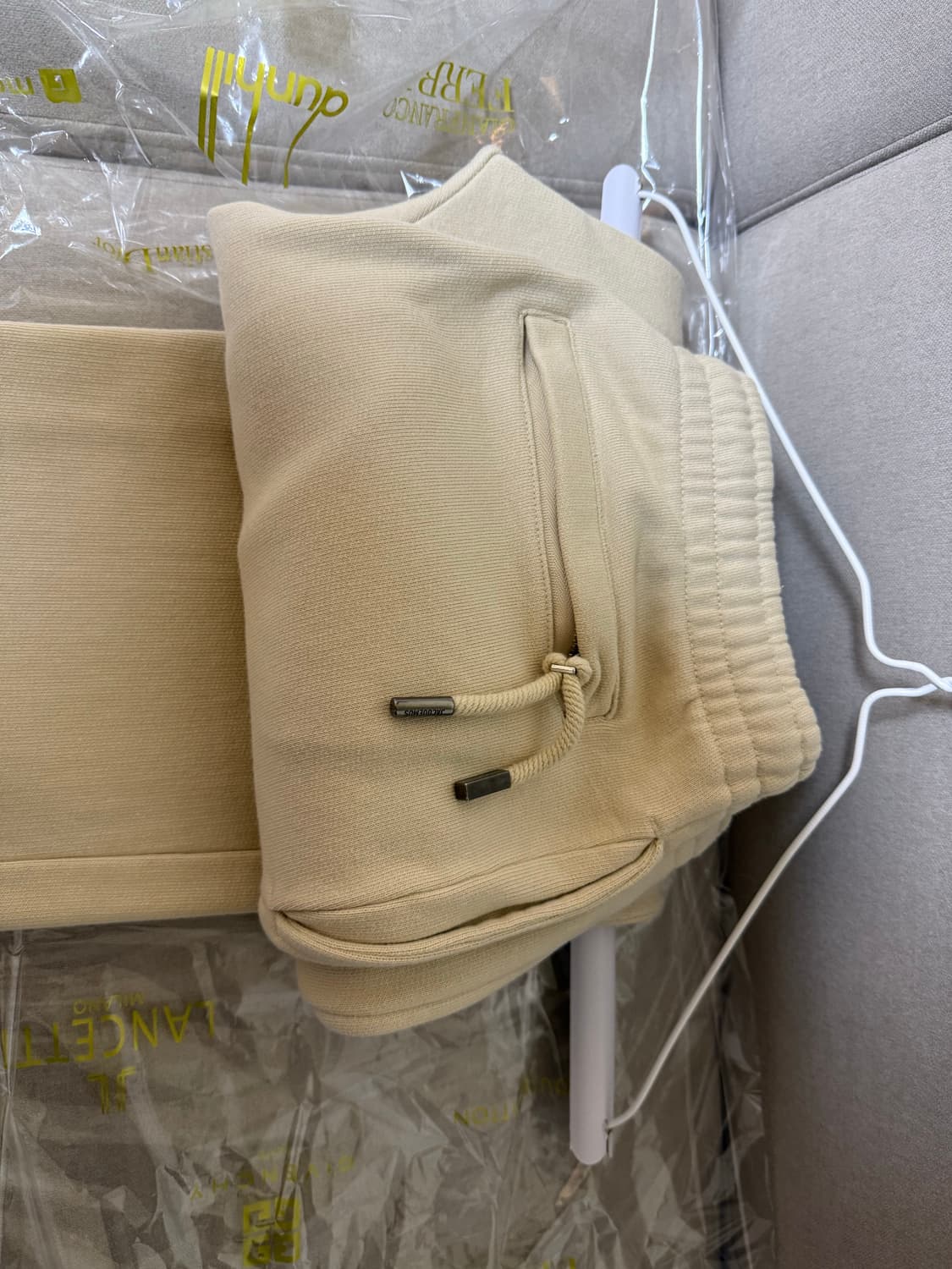 Jacquemus le Jogging light beige 자크뮈스 조거 상품이미지2