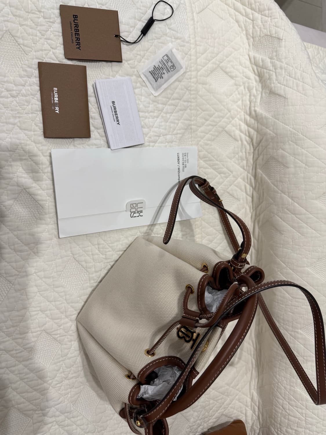 버버리 TB 모노그램 캔버스 버킷백 8052459 상품이미지6